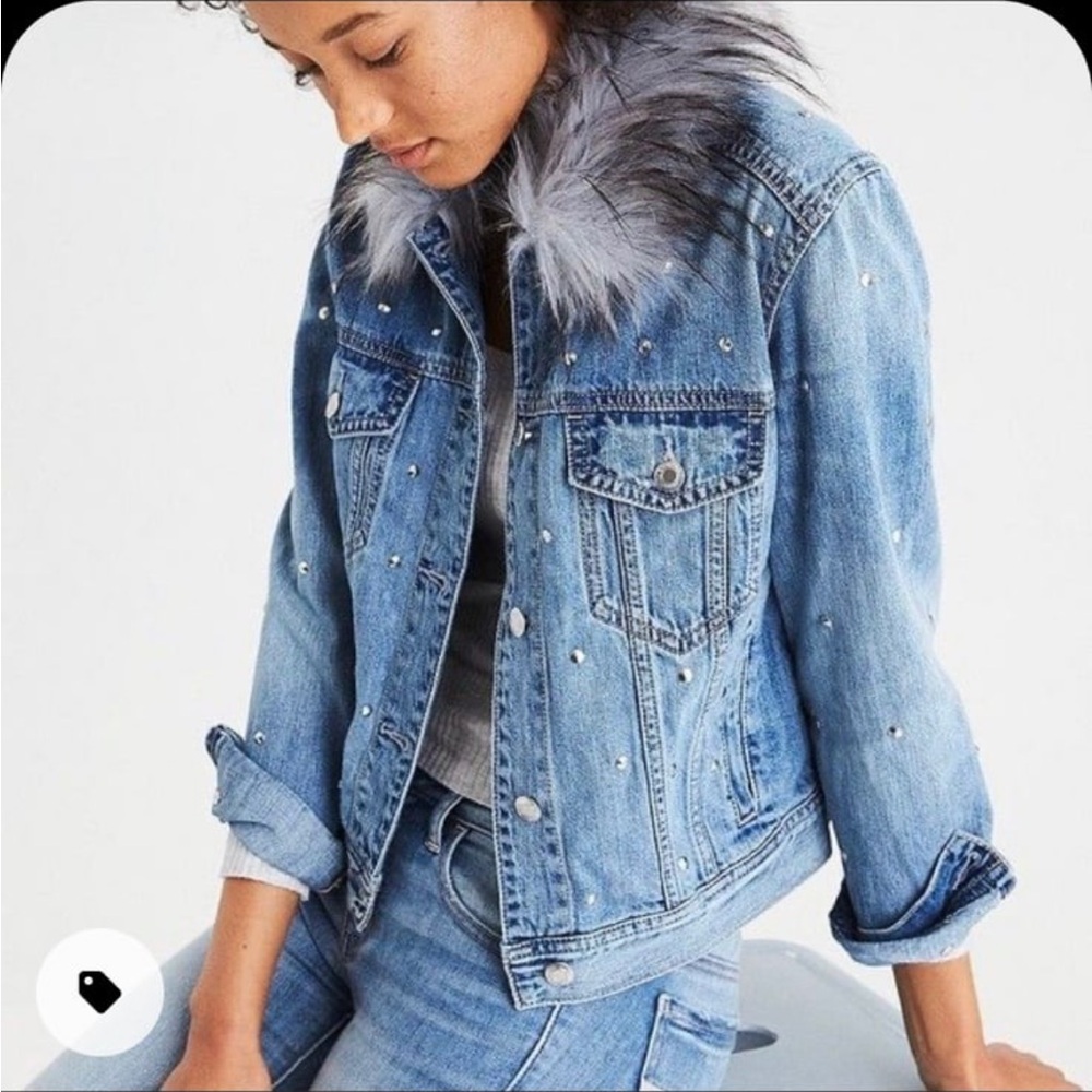 American Eagle Fur Collar Denim Studded Jean Jacket Denim Furry S AE Outfitters - Picture 6 of 6